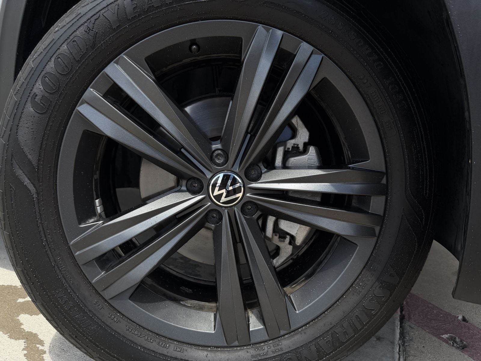 2022 Volkswagen Atlas Cross Sport 3.6L V6 SEL R-Line