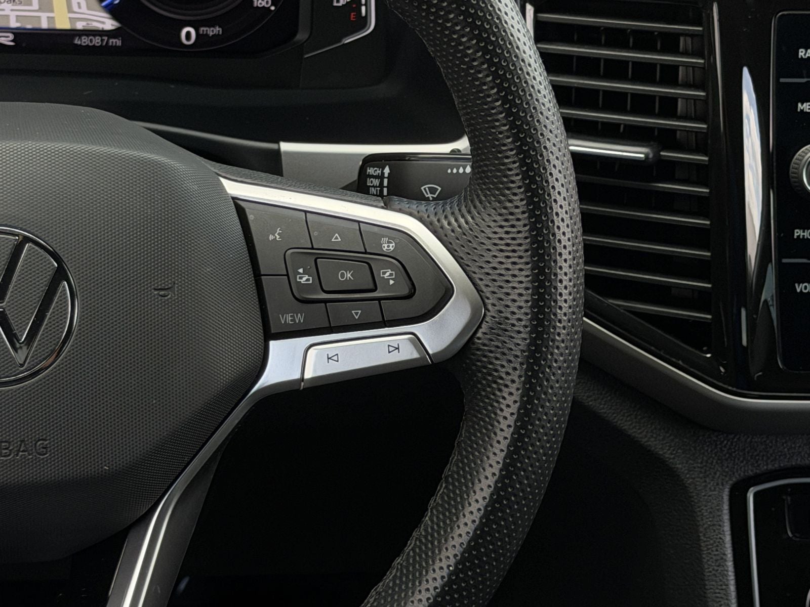 2022 Volkswagen Atlas Cross Sport 3.6L V6 SEL R-Line