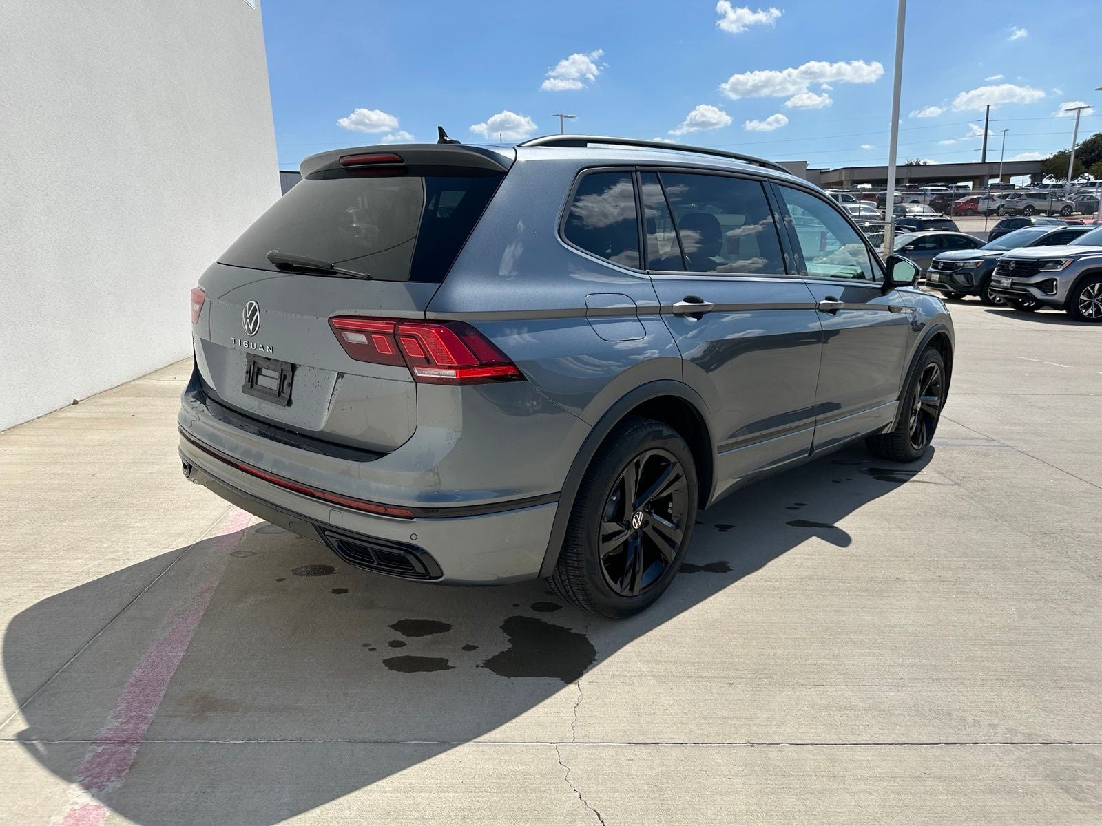 2024 Volkswagen Tiguan 2.0T SE R-Line Black