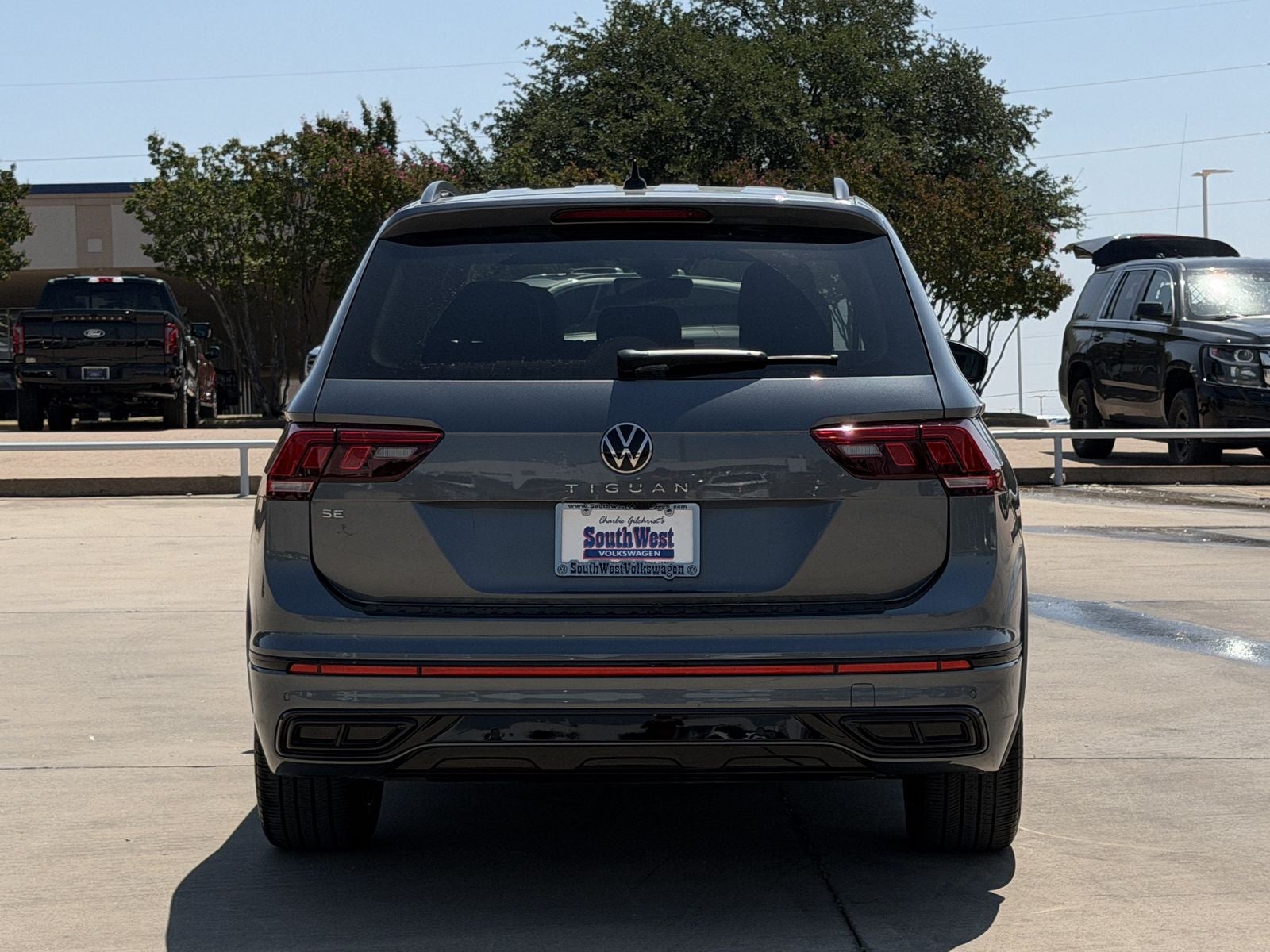 2024 Volkswagen Tiguan 2.0T SE R-Line Black