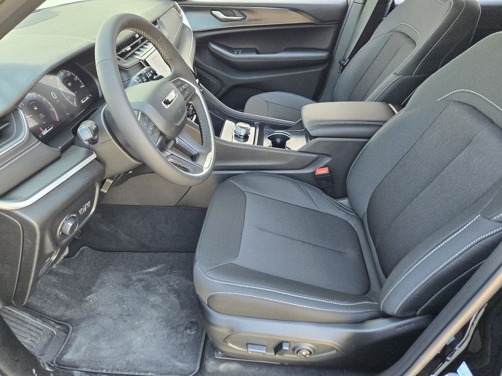 2025 Jeep Grand Cherokee L GRAND CHEROKEE L LAREDO X 4X2