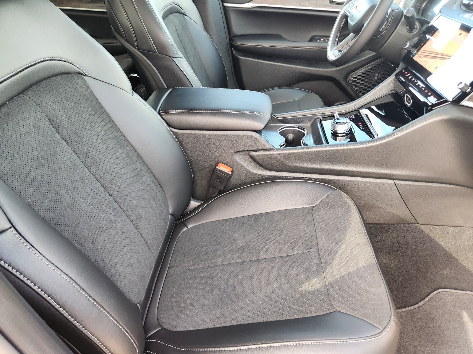 2027 Jeep Grand Cherokee L Laredo Altitude