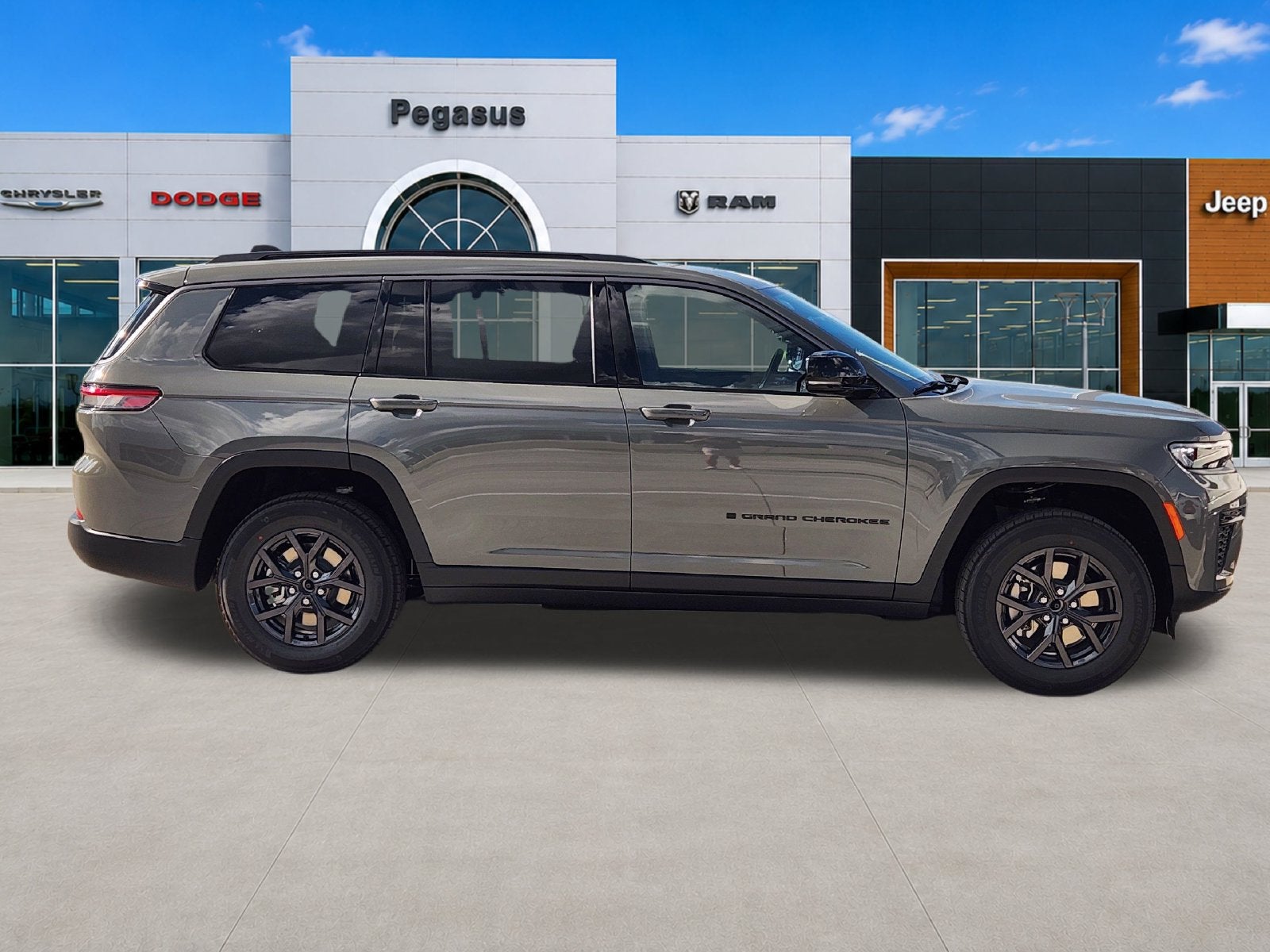 2027 Jeep Grand Cherokee L Laredo Altitude