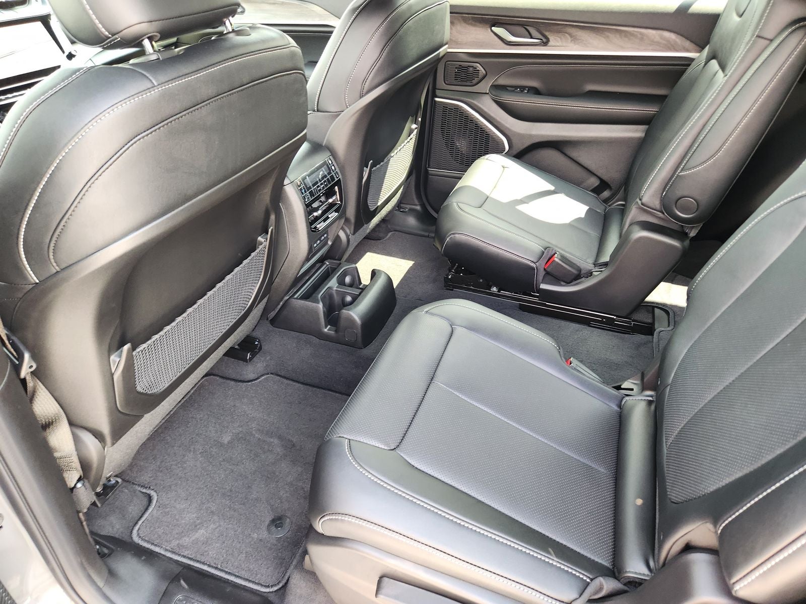 2027 Jeep Grand Cherokee L GRAND CHEROKEE L LIMITED RESERVE 4X4