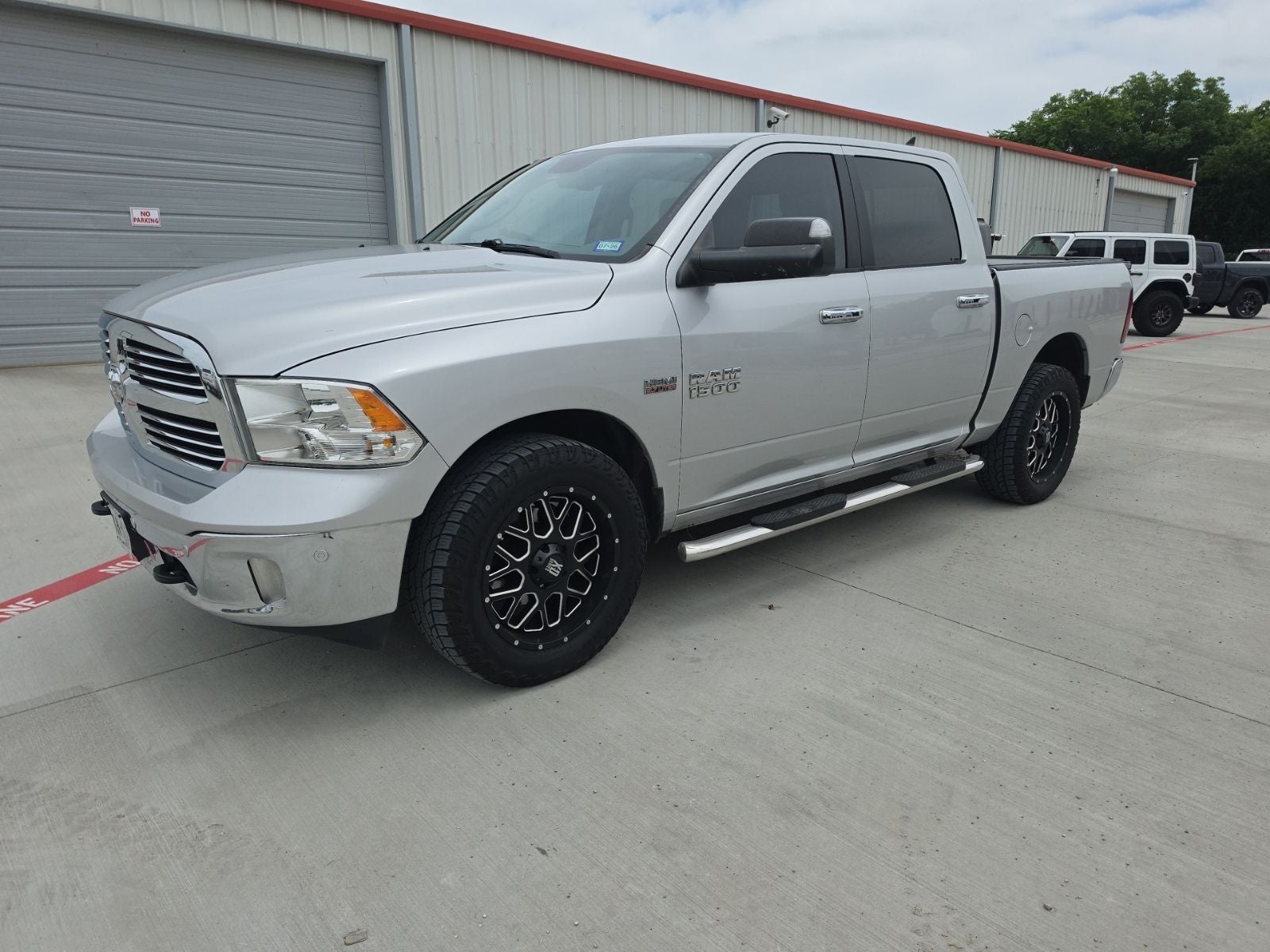 2017 RAM 1500 Lone Star 4x4 Crew Cab 5'7's photo