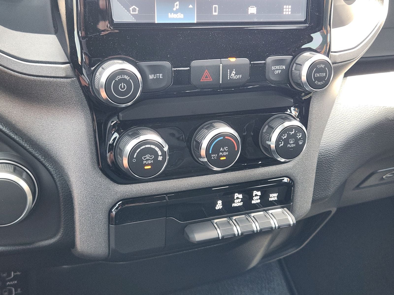 2026 RAM Ram 1500 RAM 1500 EXPRESS CREW CAB 4X2 5'7' BOX