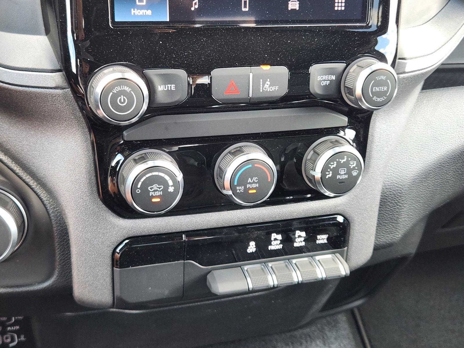 2026 RAM Ram 1500 RAM 1500 EXPRESS QUAD CAB 4X2 6'4' BOX