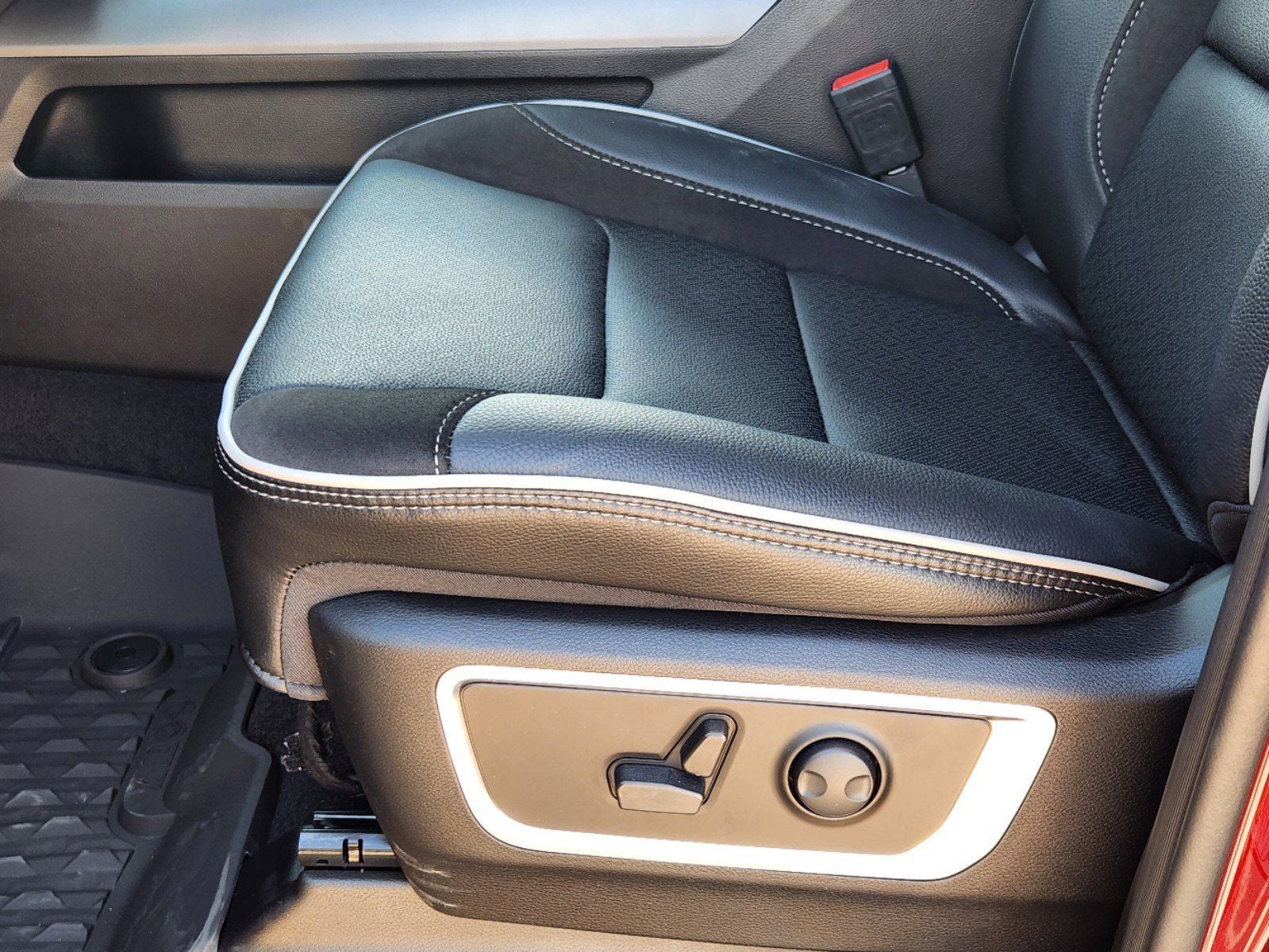 2025 RAM Ram 1500 RAM 1500 LARAMIE CREW CAB 4X4 5'7' BOX