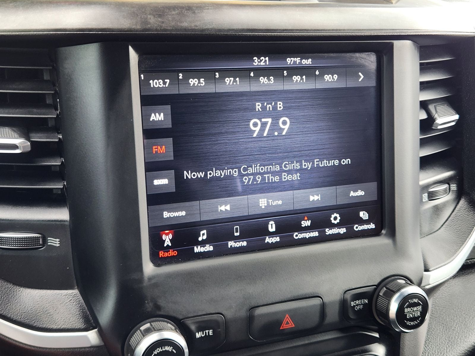 2021 RAM Ram 1500 Big Horn Crew Cab 4x4 6'4' Box