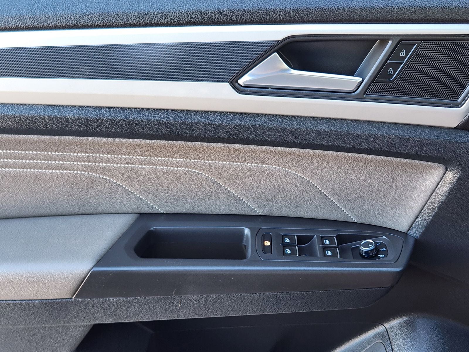 2022 Volkswagen Atlas Cross Sport 3.6L V6 SEL R-Line