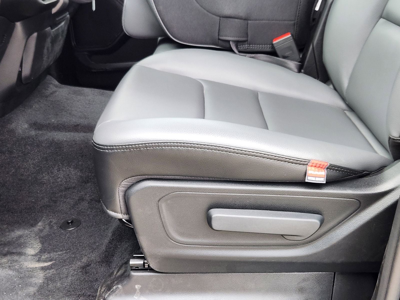 2025 RAM Ram 1500 RAM 1500 TRADESMAN CREW CAB 4X2 5'7' BOX