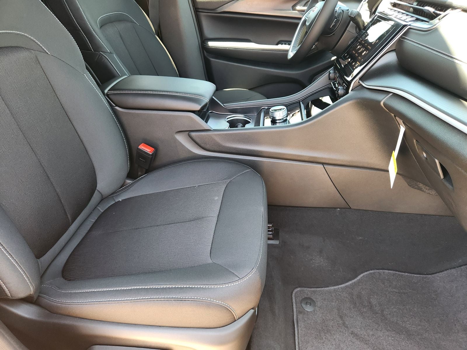 2025 Jeep Grand Cherokee GRAND CHEROKEE LAREDO X 4X2