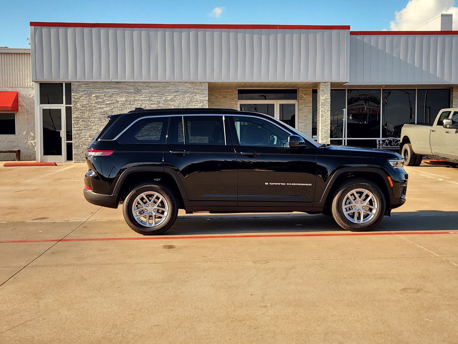 2026 Jeep Grand Cherokee GRAND CHEROKEE LAREDO 4X2