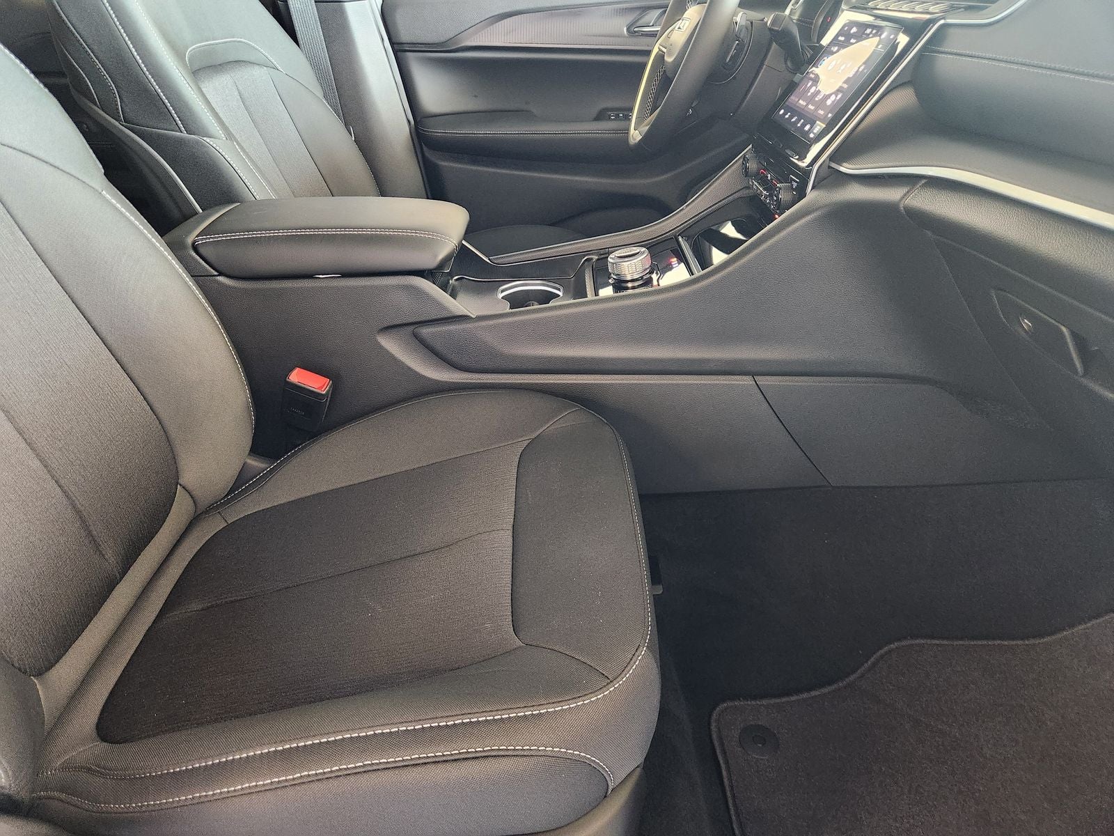 2026 Jeep Grand Cherokee GRAND CHEROKEE LAREDO 4X2