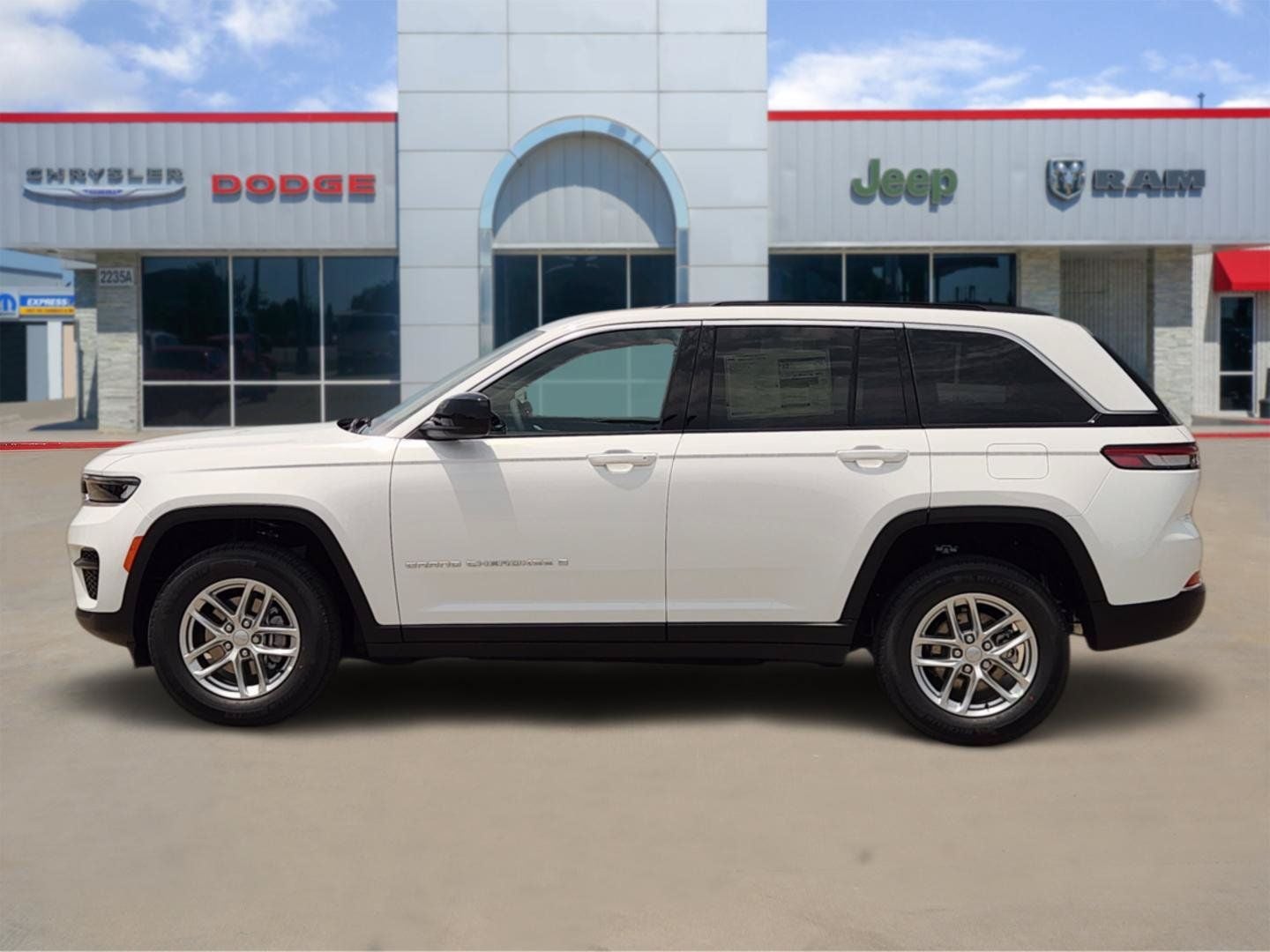 2026 Jeep Grand Cherokee GRAND CHEROKEE LAREDO 4X2