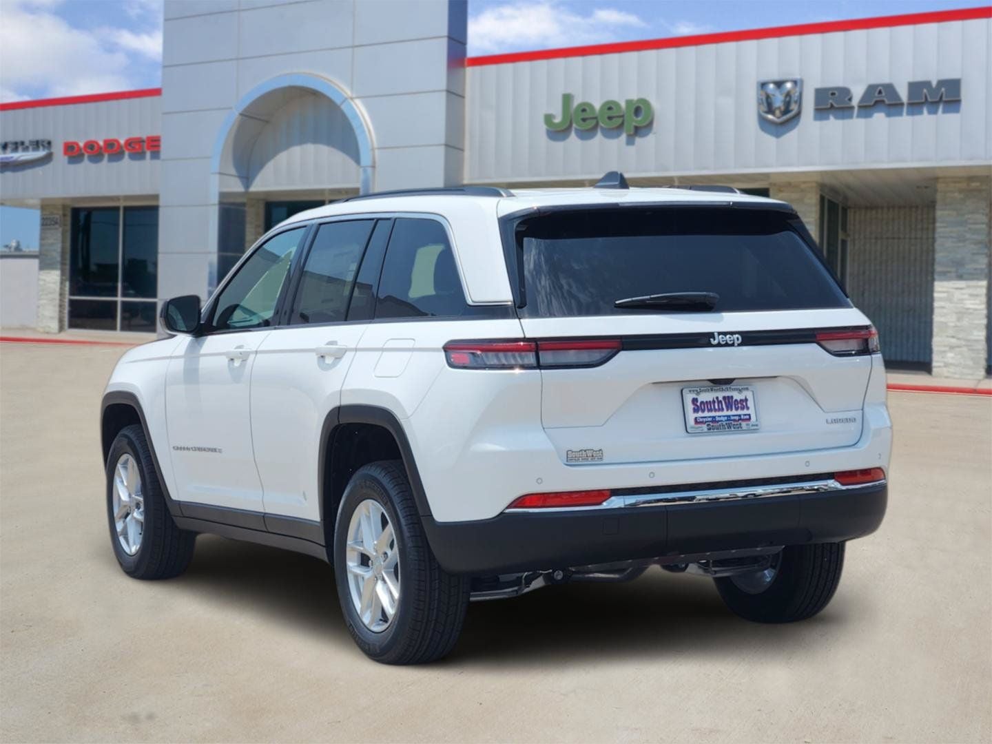 2026 Jeep Grand Cherokee GRAND CHEROKEE LAREDO 4X2