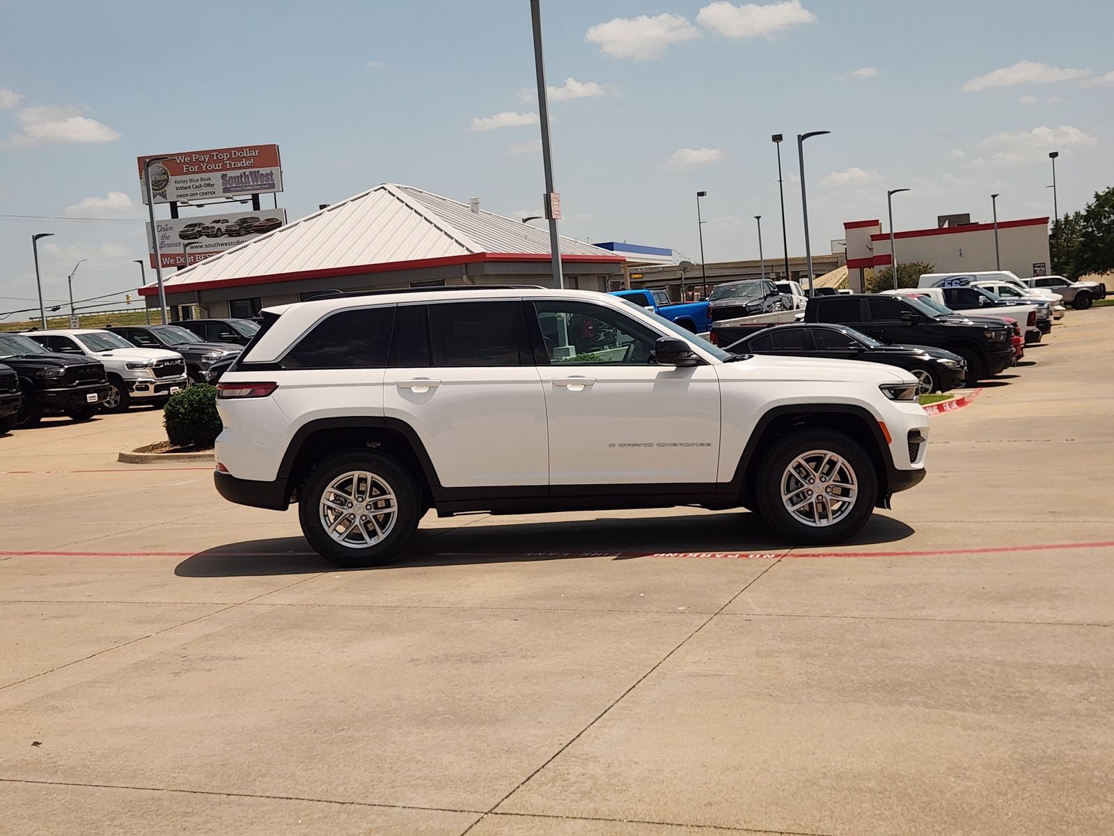 2026 Jeep Grand Cherokee GRAND CHEROKEE LAREDO 4X2