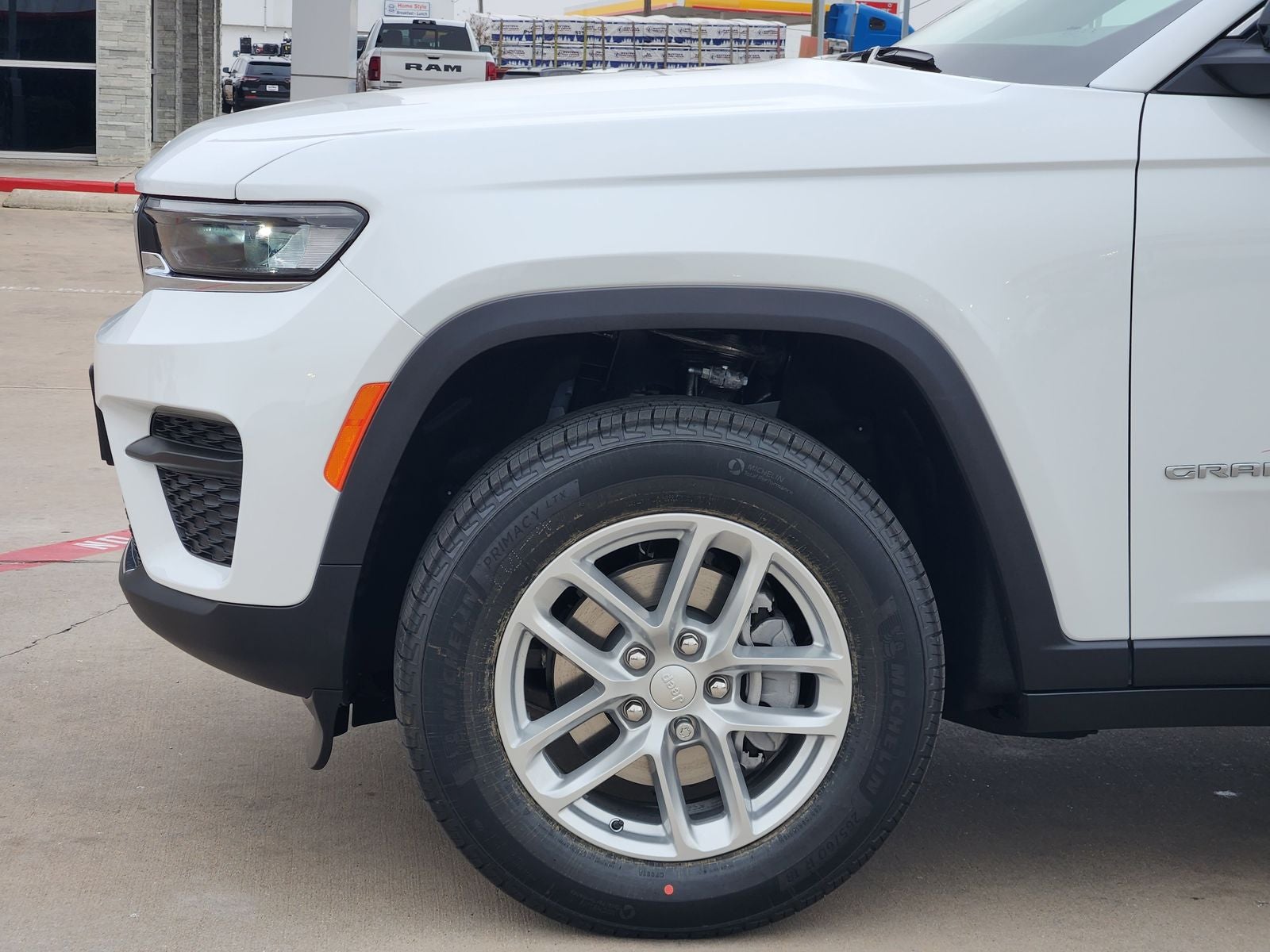 2025 Jeep Grand Cherokee GRAND CHEROKEE LAREDO X 4X2