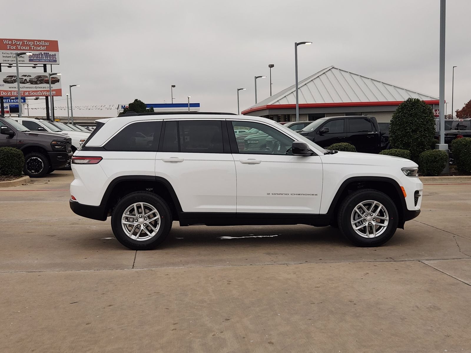 2025 Jeep Grand Cherokee GRAND CHEROKEE LAREDO X 4X2