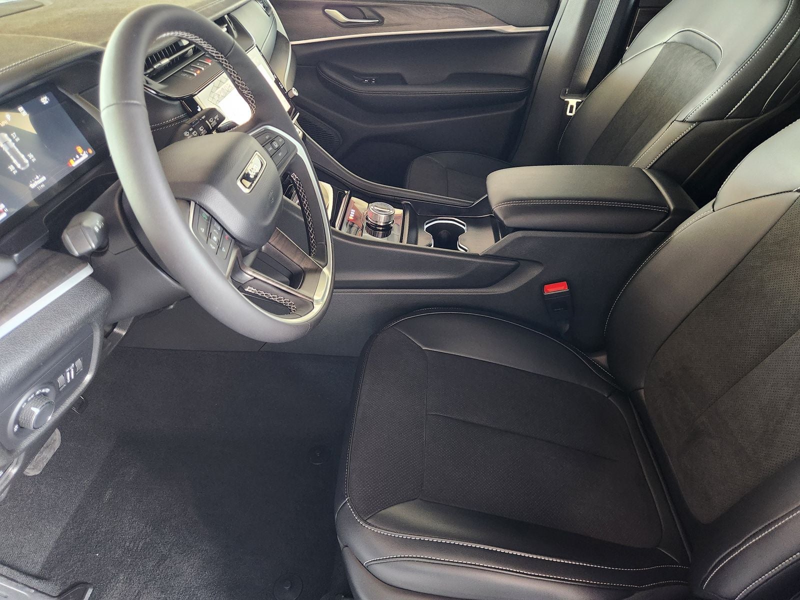 2026 Jeep Grand Cherokee GRAND CHEROKEE LAREDO ALTITUDE 4X2