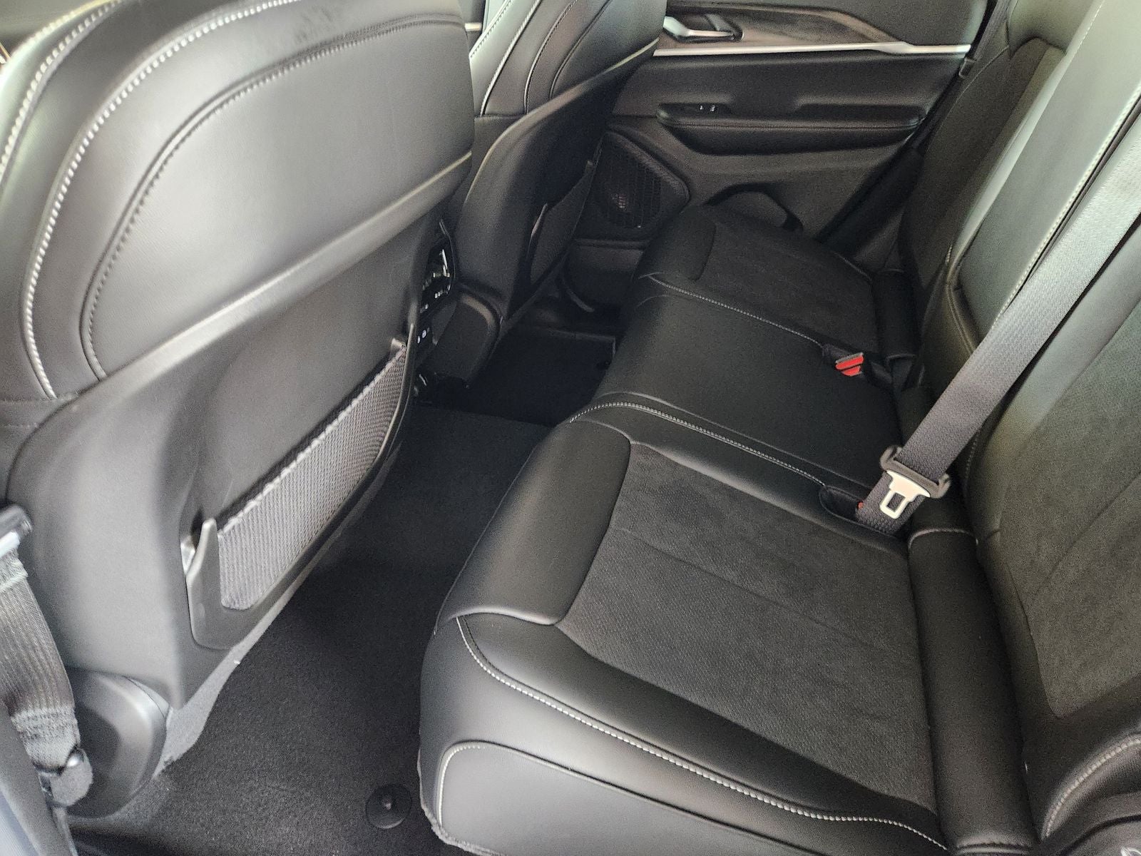 2026 Jeep Grand Cherokee GRAND CHEROKEE LAREDO ALTITUDE 4X2