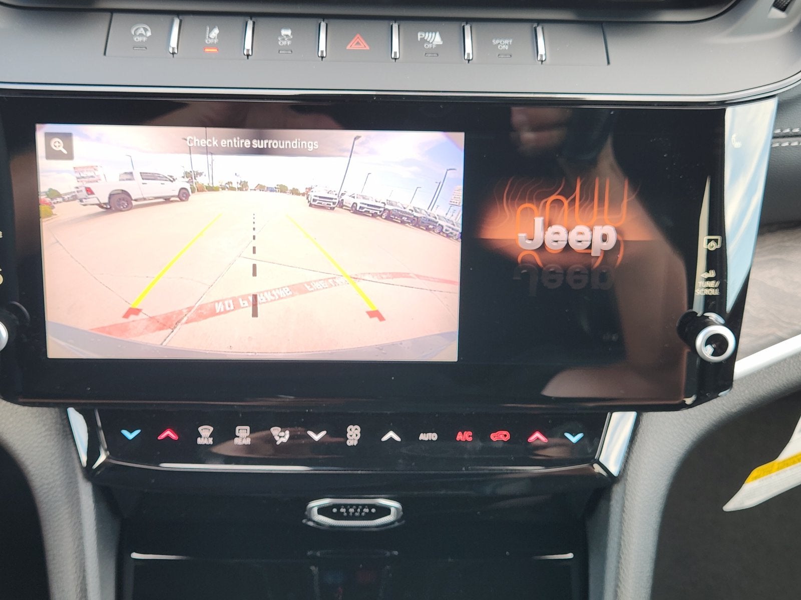 2027 Jeep Grand Cherokee GRAND CHEROKEE LAREDO ALTITUDE 4X2