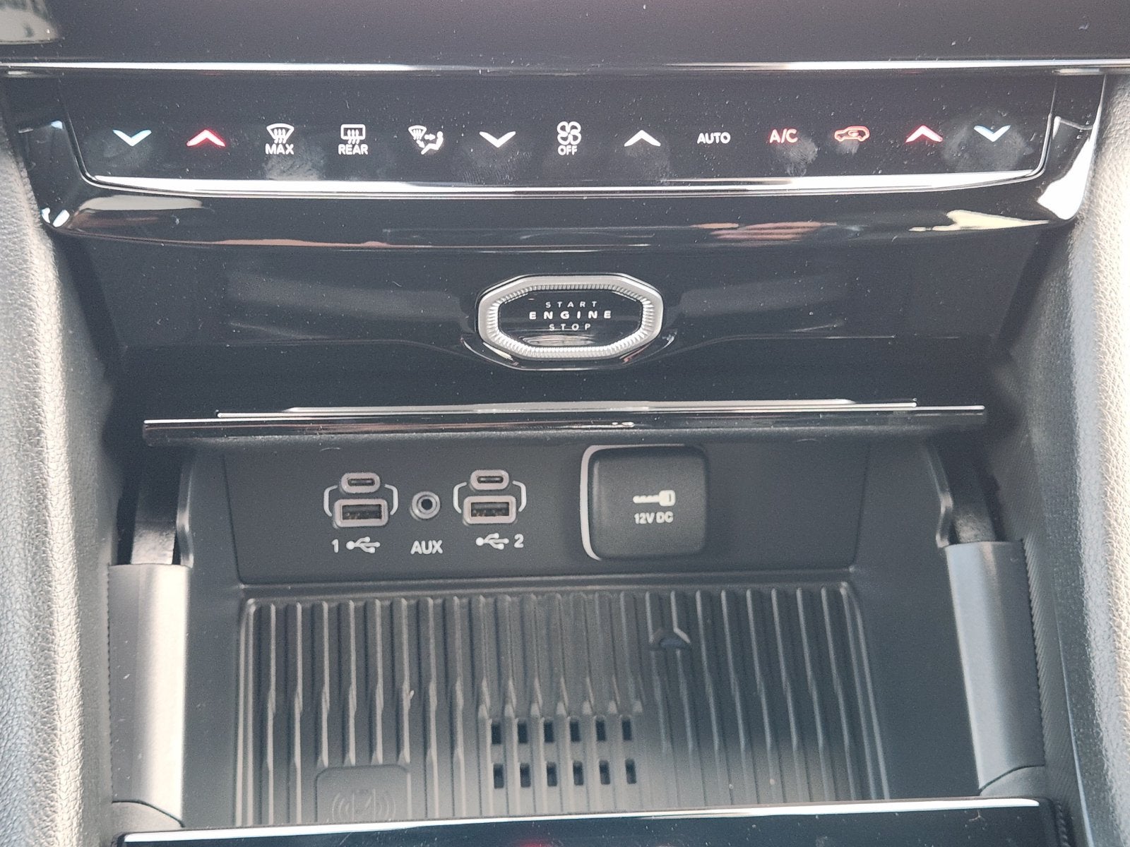 2027 Jeep Grand Cherokee GRAND CHEROKEE LAREDO ALTITUDE 4X2