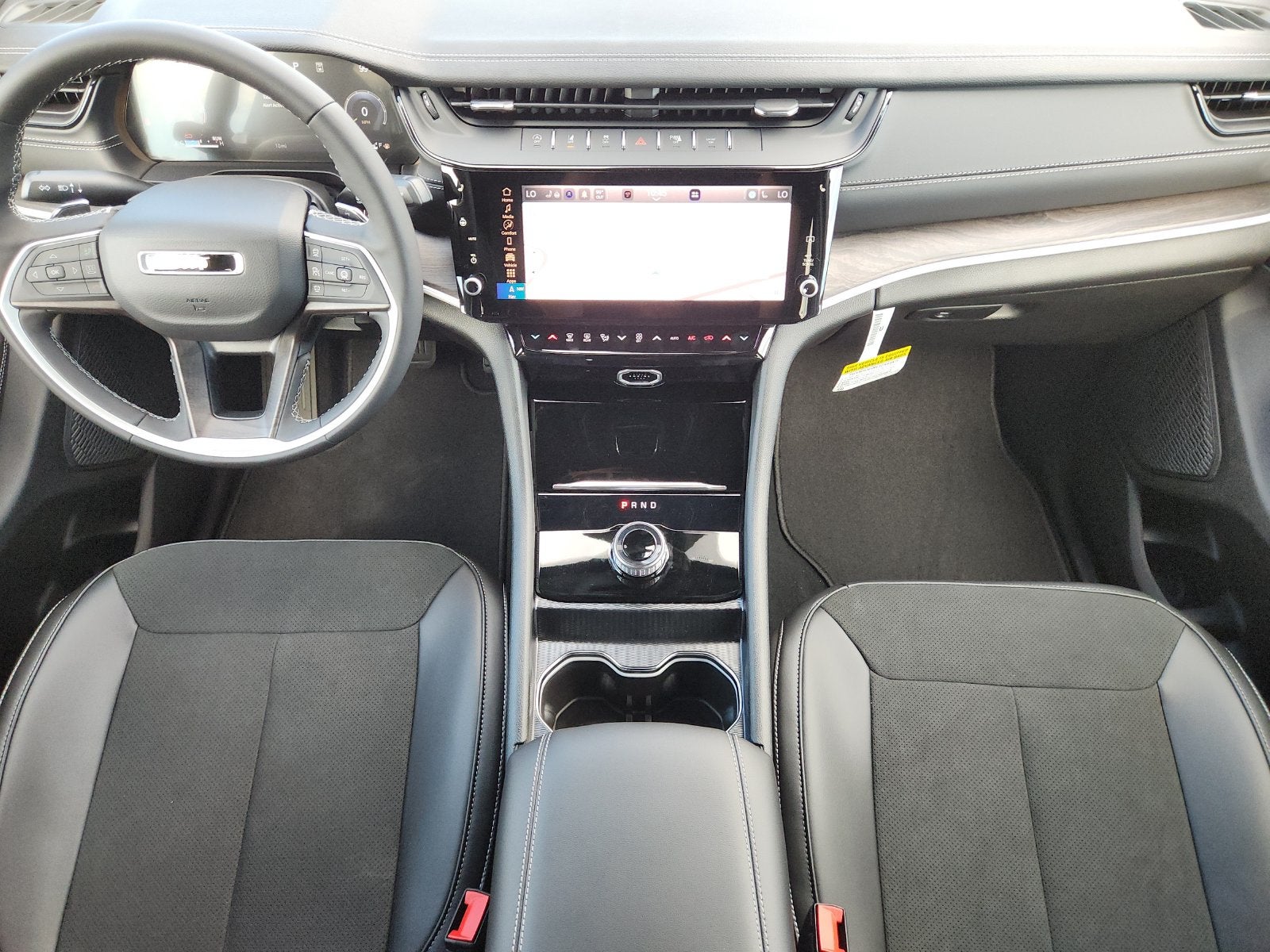 2027 Jeep Grand Cherokee GRAND CHEROKEE LAREDO ALTITUDE 4X2