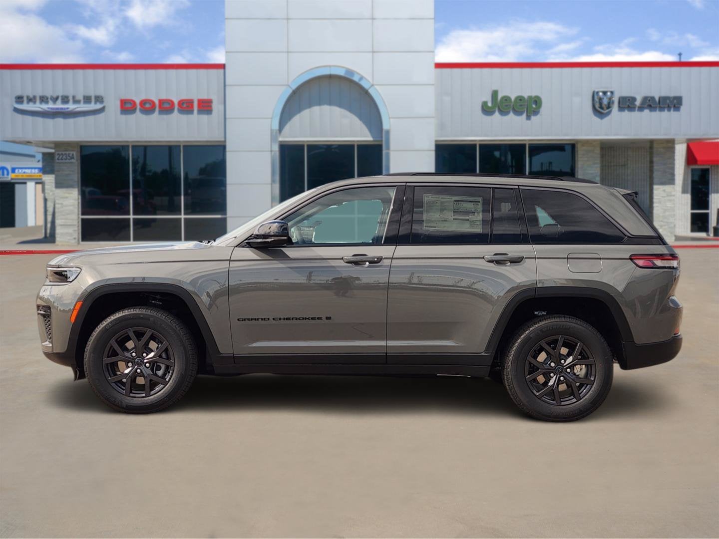 2027 Jeep Grand Cherokee GRAND CHEROKEE LAREDO ALTITUDE 4X2