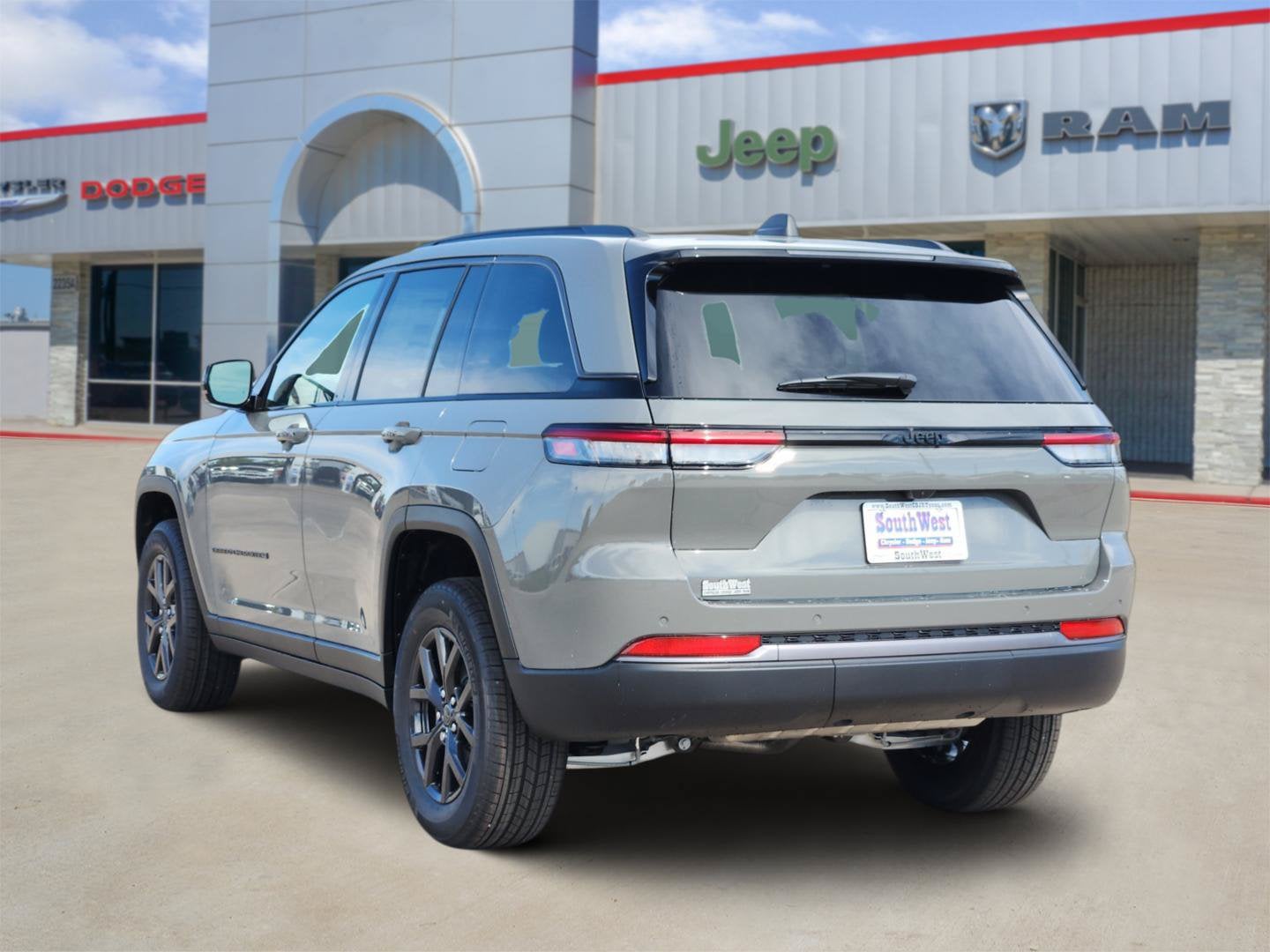 2027 Jeep Grand Cherokee GRAND CHEROKEE LAREDO ALTITUDE 4X2
