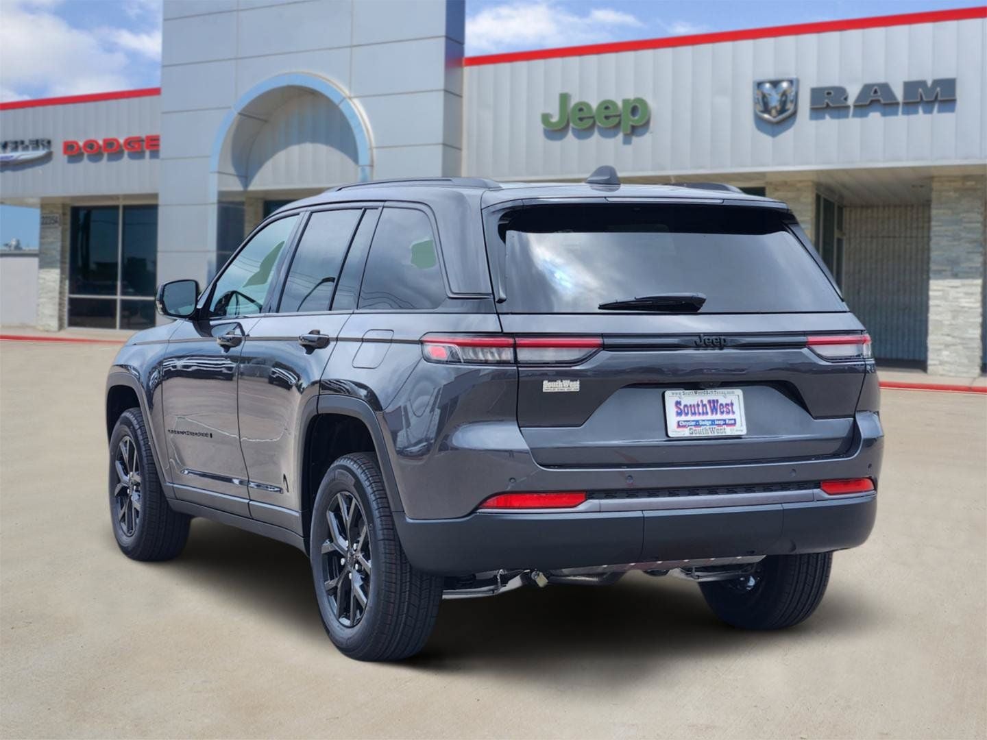 2026 Jeep Grand Cherokee GRAND CHEROKEE LAREDO ALTITUDE 4X2