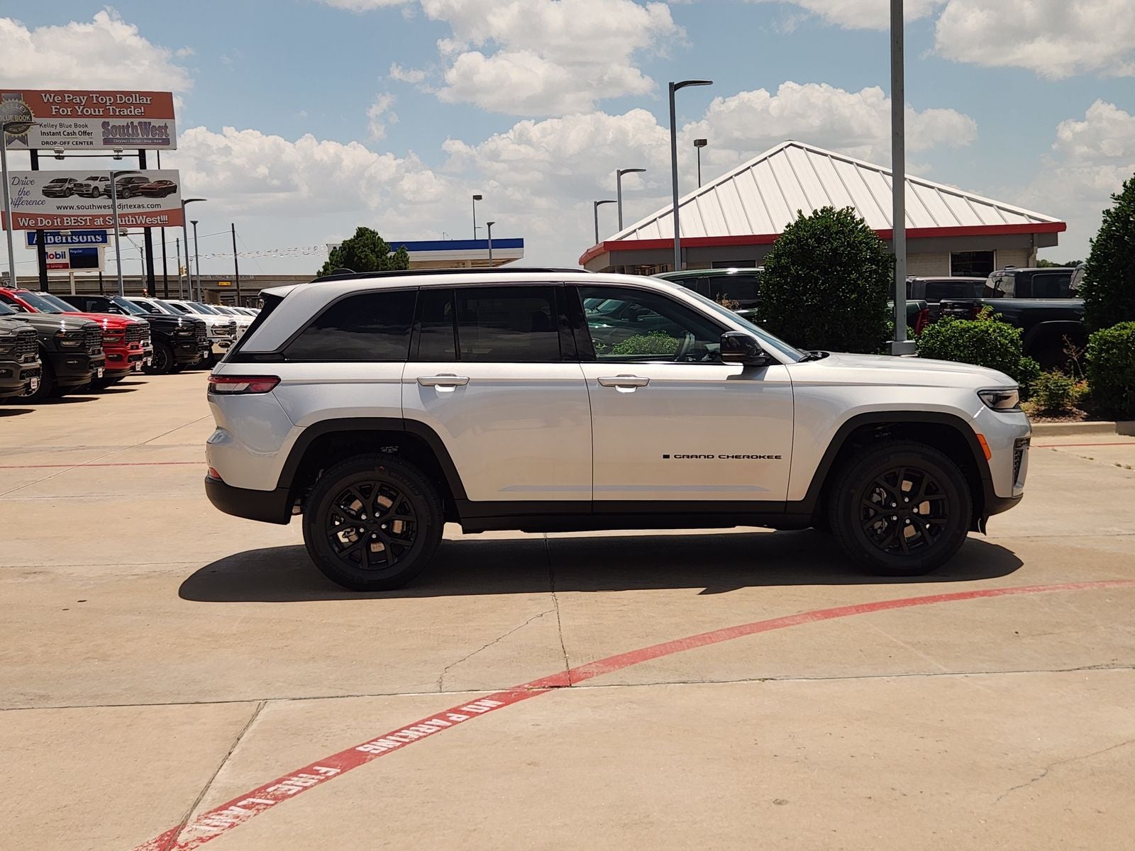 2026 Jeep Grand Cherokee GRAND CHEROKEE LAREDO ALTITUDE 4X2
