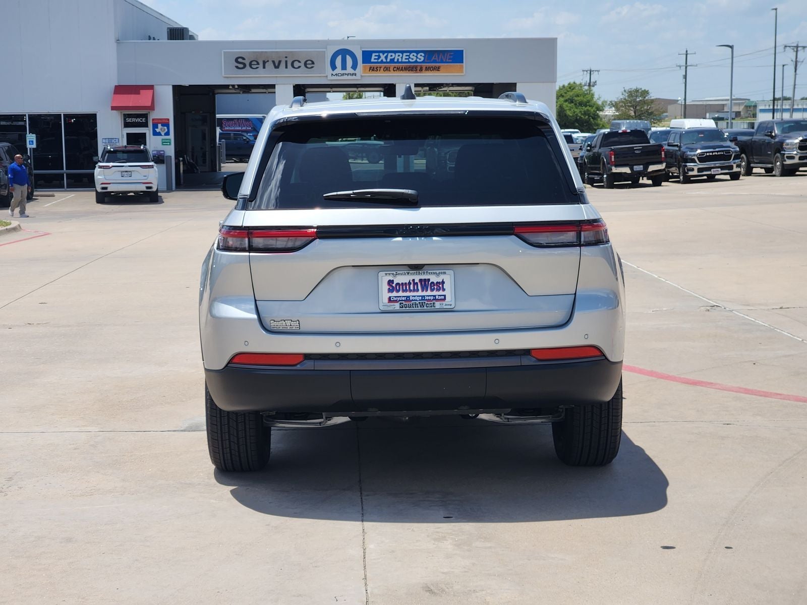 2026 Jeep Grand Cherokee GRAND CHEROKEE LAREDO ALTITUDE 4X2
