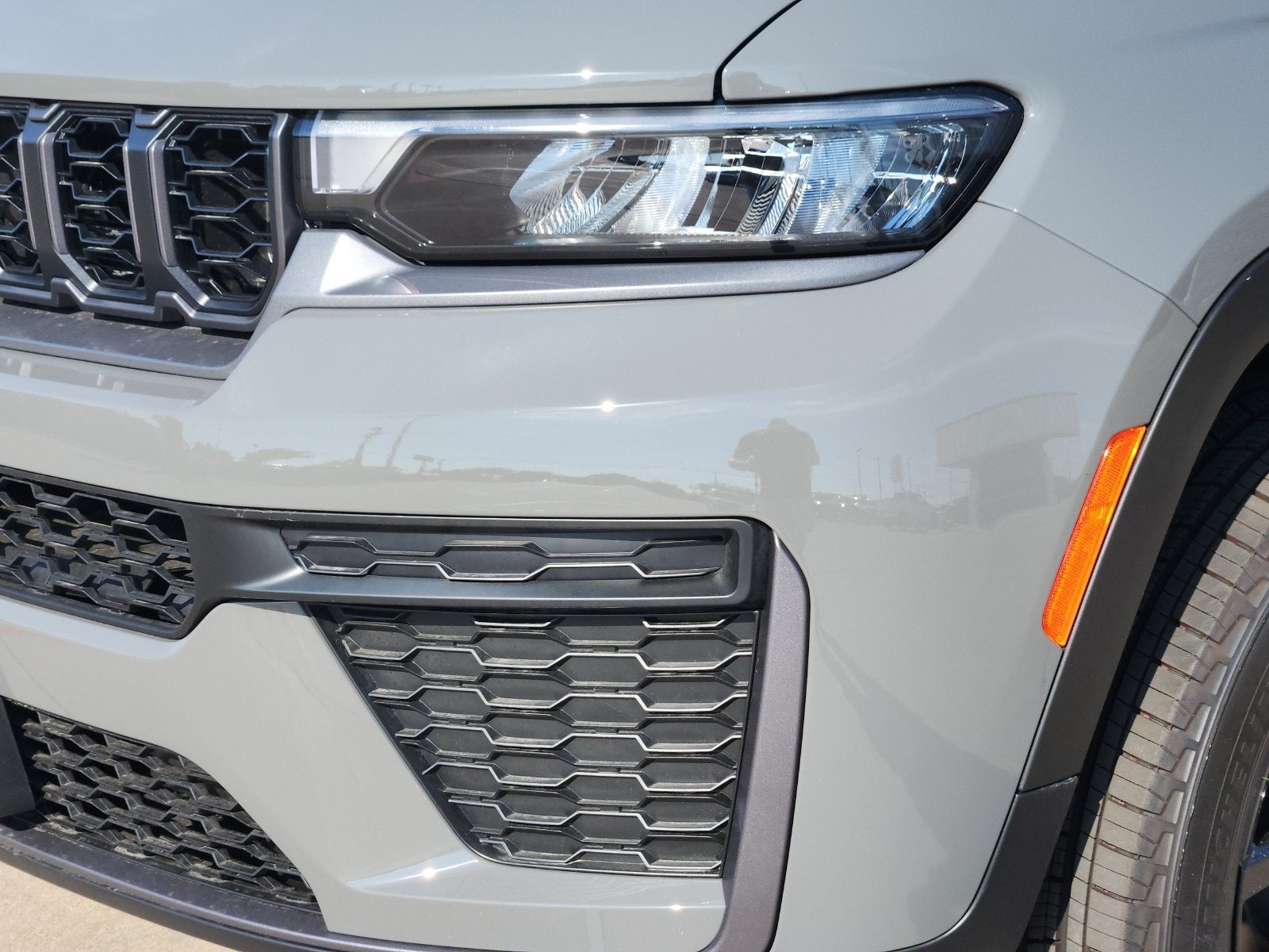 2027 Jeep Grand Cherokee GRAND CHEROKEE LAREDO ALTITUDE 4X2