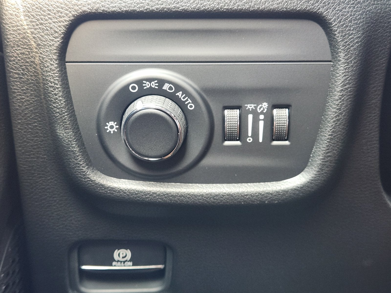 2027 Jeep Grand Cherokee GRAND CHEROKEE LAREDO ALTITUDE 4X2