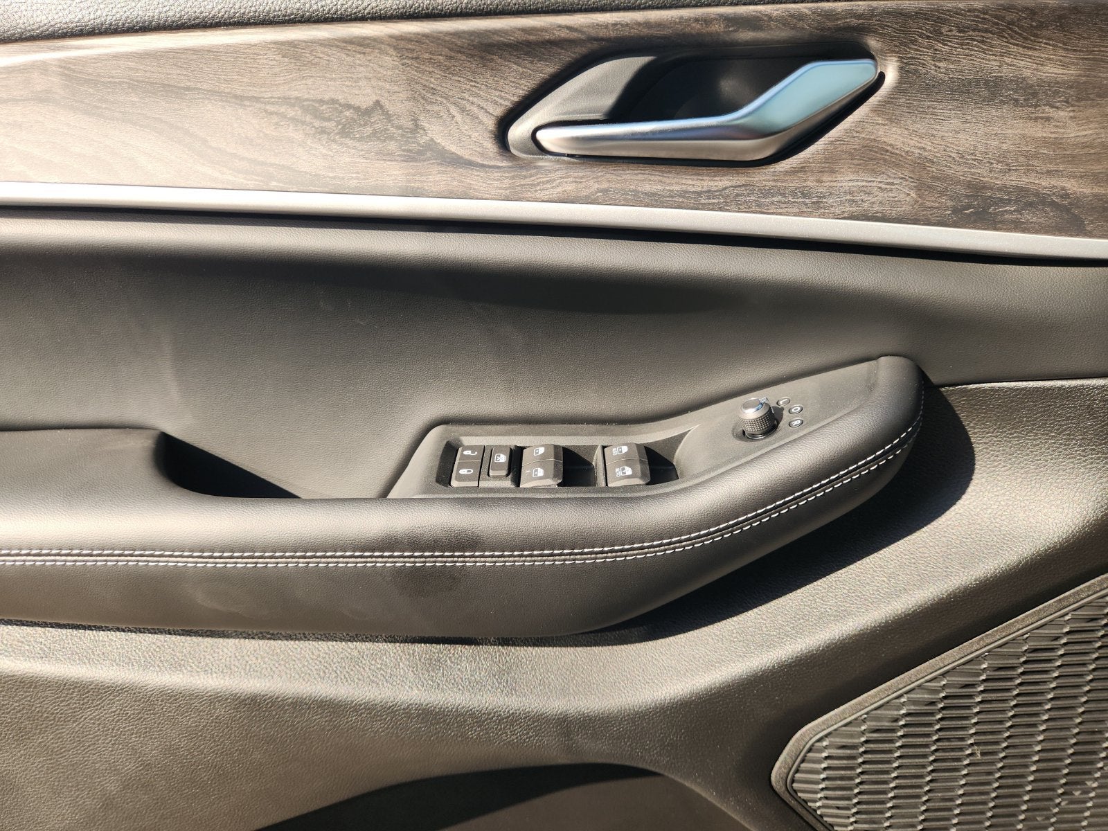 2027 Jeep Grand Cherokee GRAND CHEROKEE LAREDO ALTITUDE 4X2
