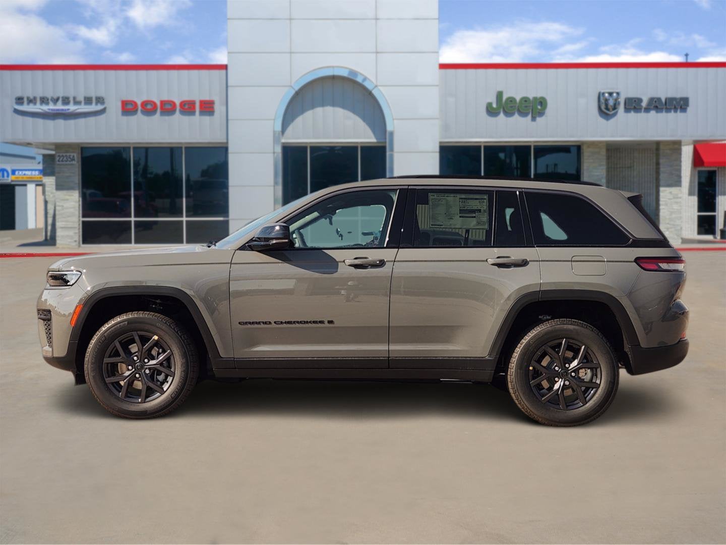 2027 Jeep Grand Cherokee GRAND CHEROKEE LAREDO ALTITUDE 4X2
