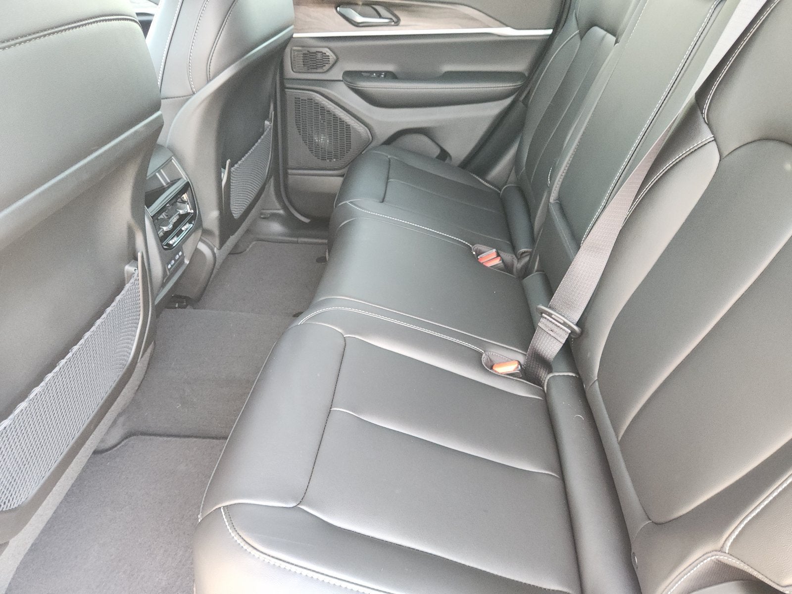 2027 Jeep Grand Cherokee GRAND CHEROKEE LIMITED 4X4