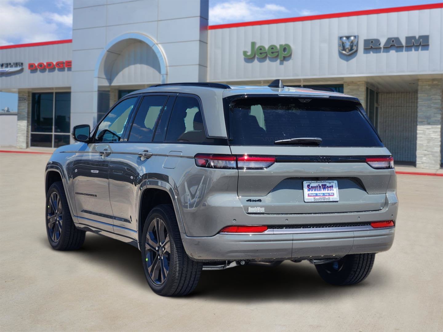 2027 Jeep Grand Cherokee GRAND CHEROKEE LIMITED RESERVE 4X4