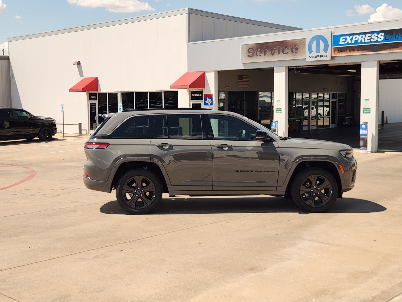 2027 Jeep Grand Cherokee GRAND CHEROKEE LIMITED RESERVE 4X4