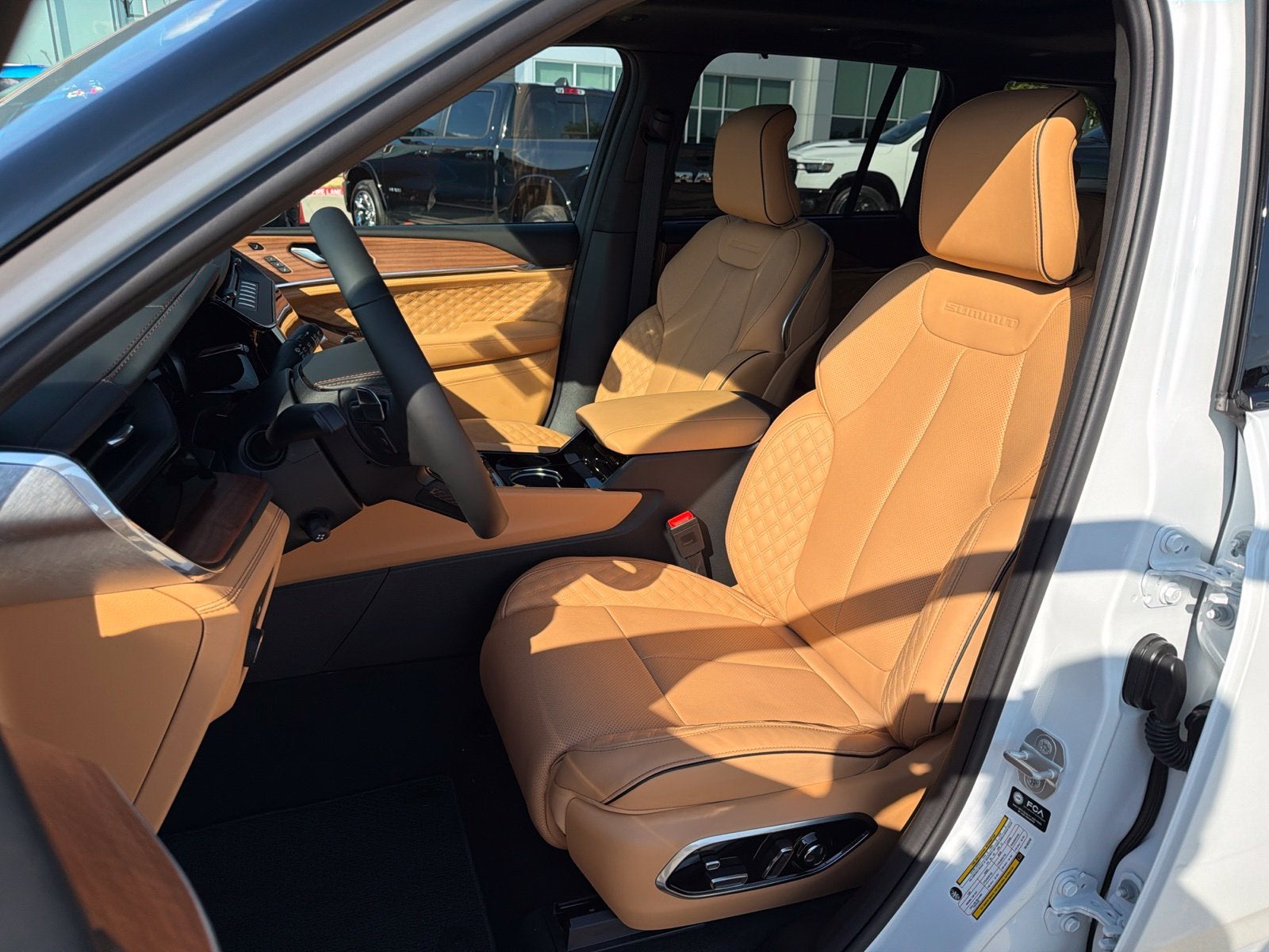 2027 Jeep Grand Cherokee GRAND CHEROKEE SUMMIT 4X4