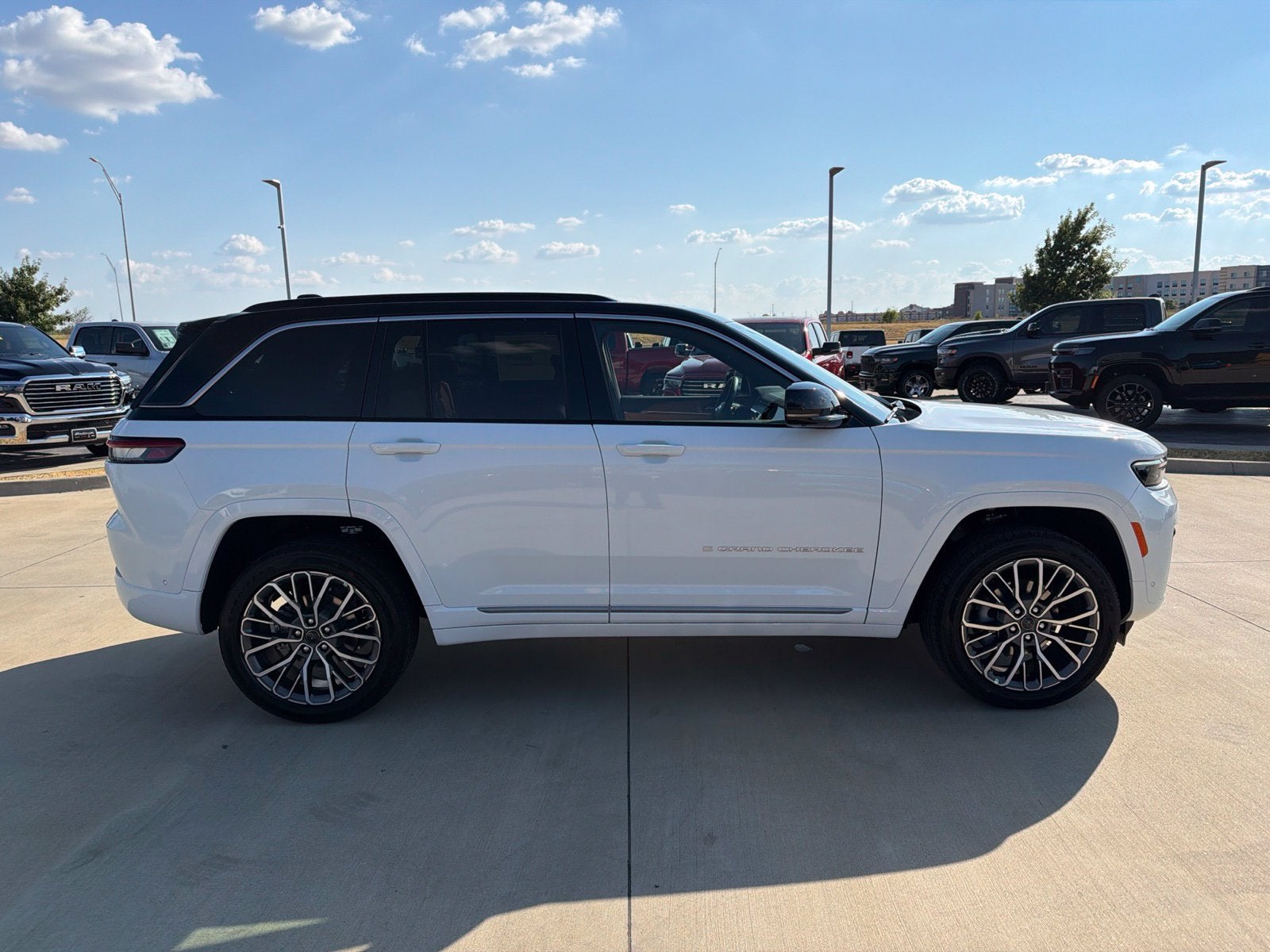 2027 Jeep Grand Cherokee GRAND CHEROKEE SUMMIT 4X4
