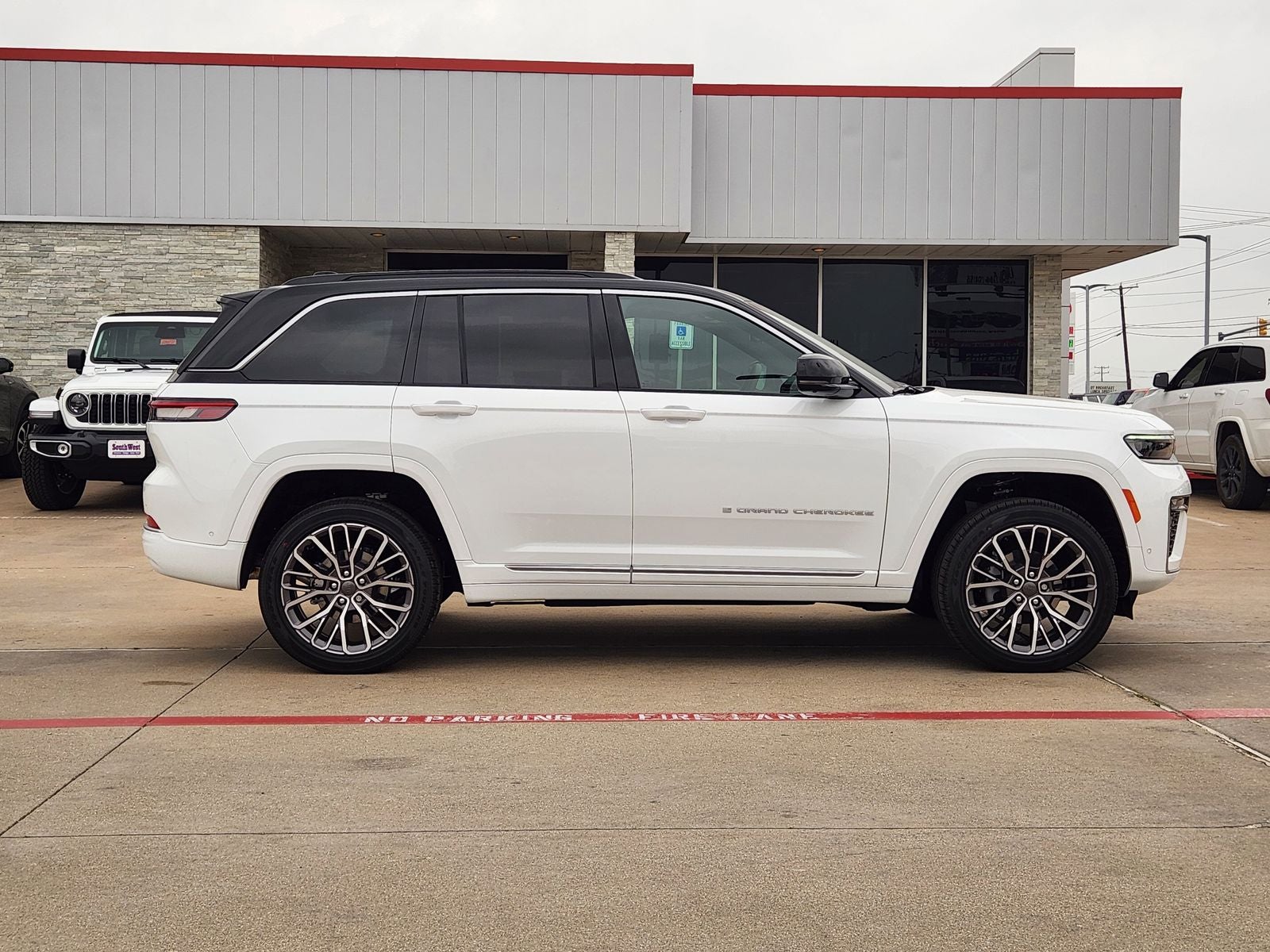 2026 Jeep Grand Cherokee GRAND CHEROKEE SUMMIT 4X4