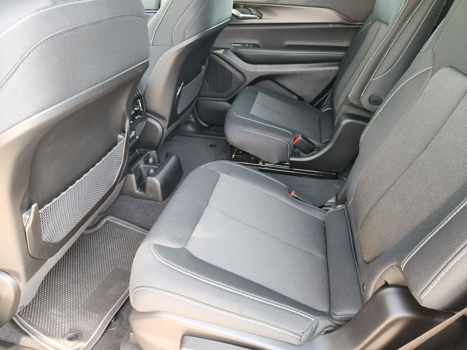 2026 Jeep Grand Cherokee GRAND CHEROKEE L LAREDO X 4X2