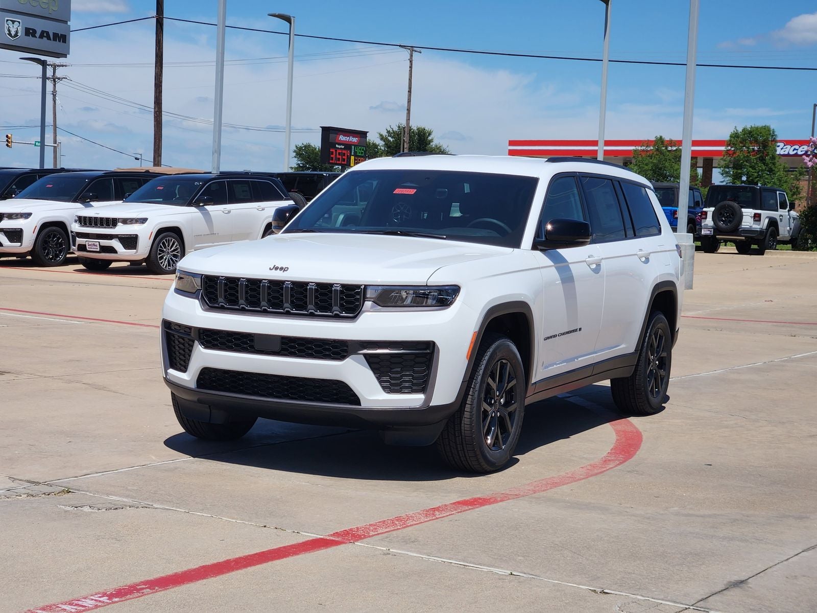 2026 Jeep Grand Cherokee GRAND CHEROKEE L LAREDO ALTITUDE 4X2