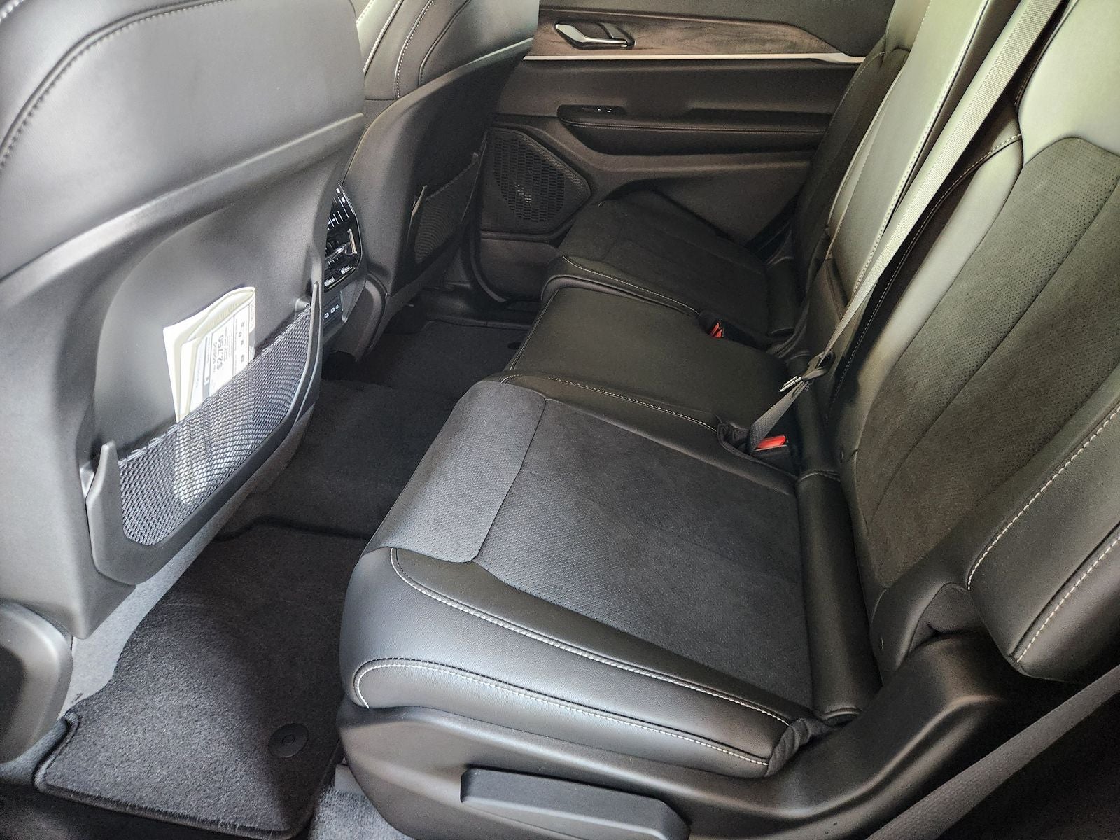 2026 Jeep Grand Cherokee GRAND CHEROKEE L LAREDO ALTITUDE 4X4