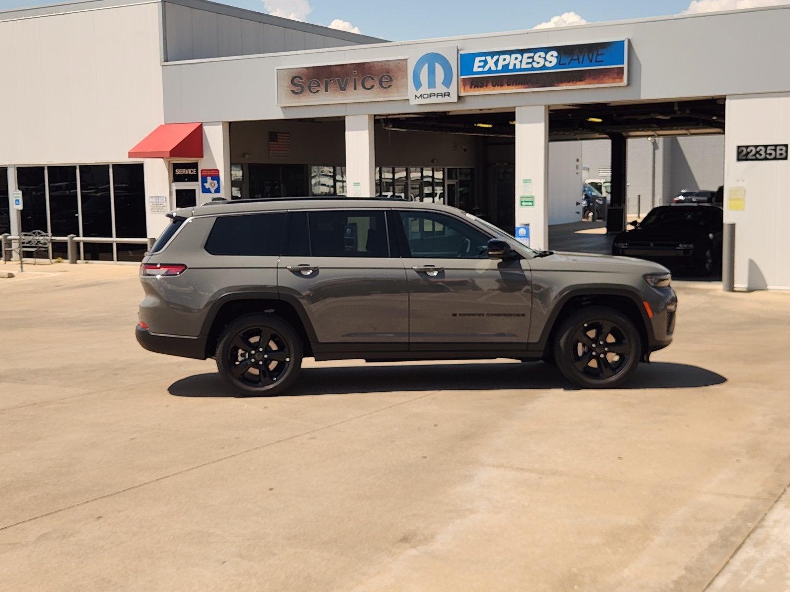 2027 Jeep Grand Cherokee GRAND CHEROKEE L LIMITED 4X4