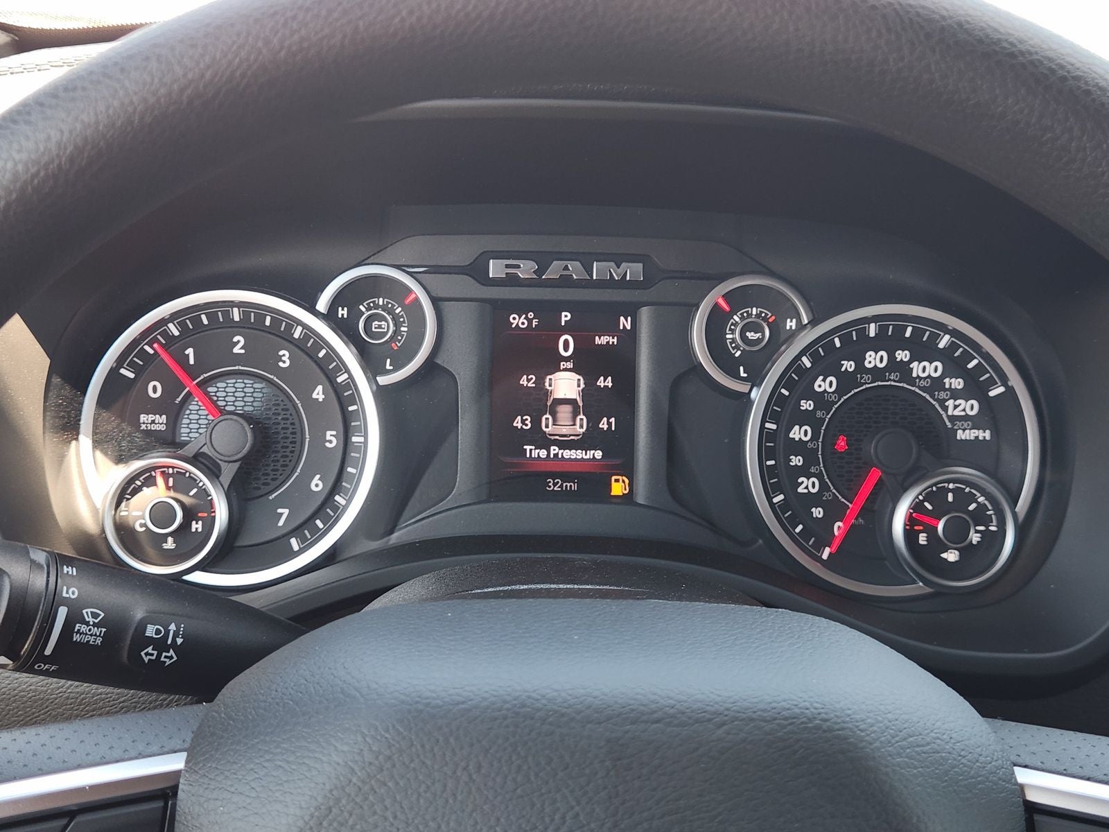 2026 RAM Ram 1500 RAM 1500 EXPRESS CREW CAB 4X2 5'7' BOX