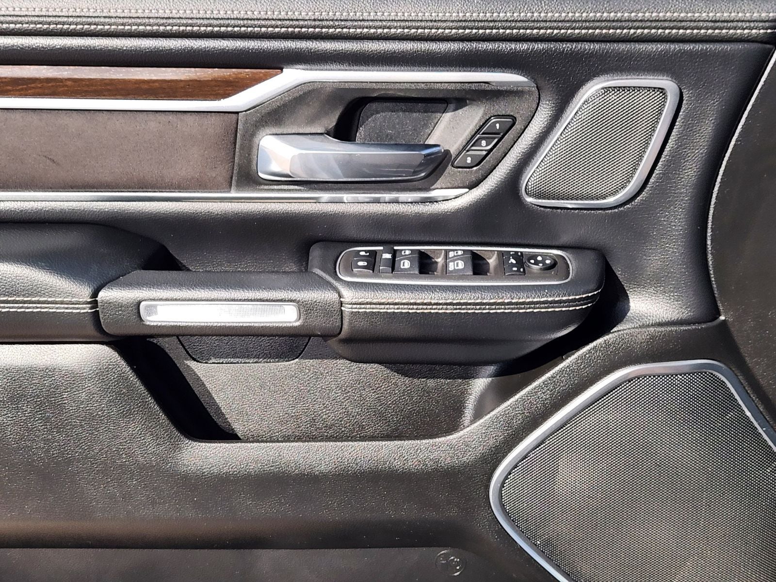 2022 RAM Ram 1500 Laramie Crew Cab 4x2 5'7' Box