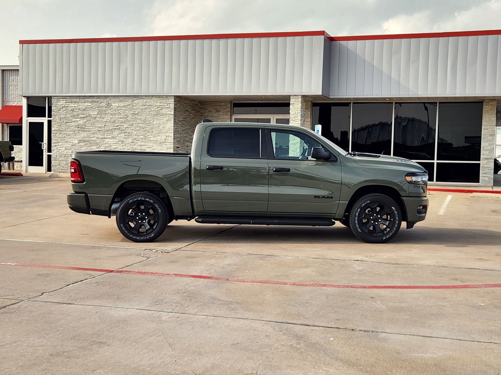 2026 RAM Ram 1500 RAM 1500 EXPRESS CREW CAB 4X4 5'7' BOX